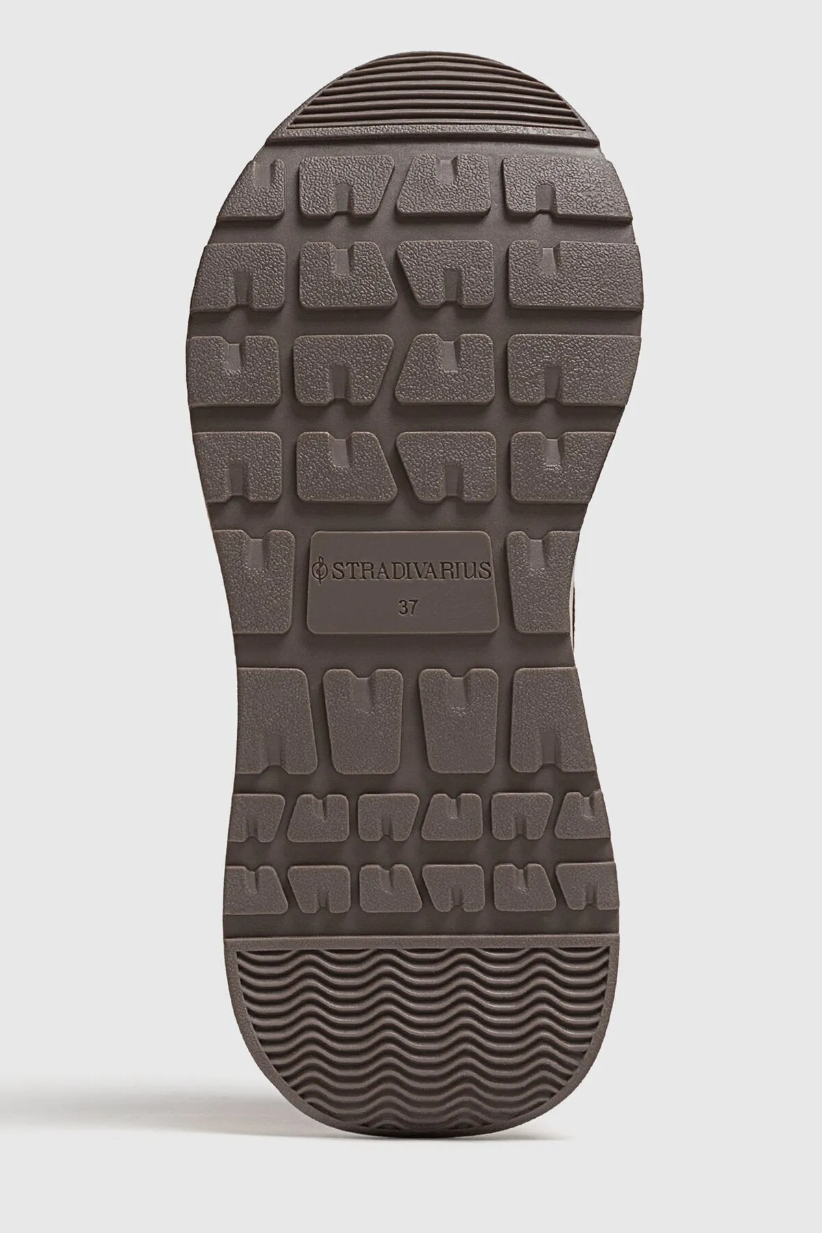 Detailed sneakers